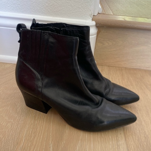 Franco Sarto black leather zip pointed Bootie 5.5 - Picture 1 of 7